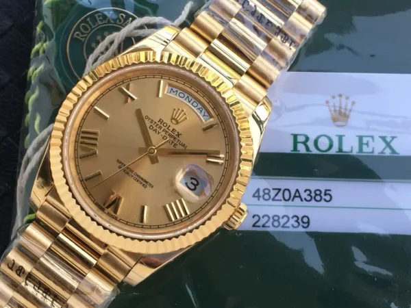 Photo 2 - Day-Date Rolex Day-Date Ref. m228238 Champagne Dial