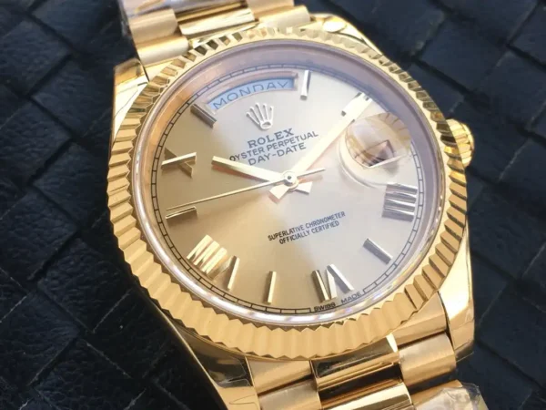 Photo 5 - Day-Date Rolex Day-Date Ref. m228238 Champagne Dial