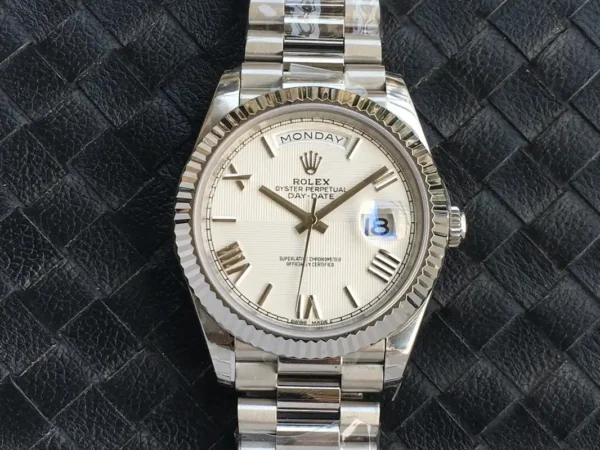 Photo 3 - Day-Date Rolex Day-Date Ref. m228238 Quadrant Texture White Dial