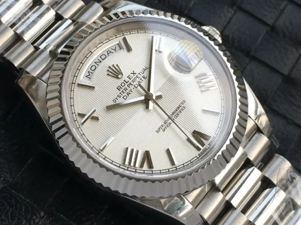 Photo 4 - Day-Date Rolex Day-Date Ref. m228238 Quadrant Texture White Dial