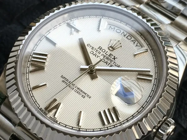 Photo 5 - Day-Date Rolex Day-Date Ref. m228238 Quadrant Texture White Dial