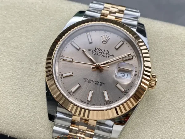 Photo 4 - Gold Replica Rolex Rolex Datejust Ref.126331 41mm Rose Gold Dial