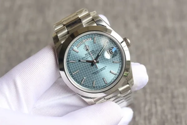 Photo 4 - Day-Date Rolex Day-Date Ref. 126331 Ice Blue Motif Dial