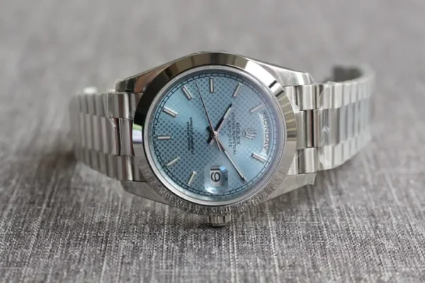 Photo 8 - Day-Date Rolex Day-Date Ref. 126331 Ice Blue Motif Dial