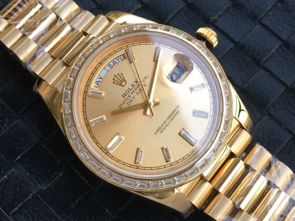 Photo 5 - Day-Date Rolex Day-Date Ref. m228238 Gold Dial