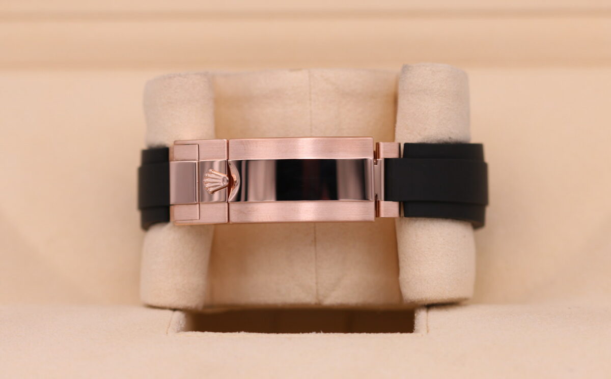 Replica Rolex Daytona 40 mm Sundust Dial in Everose Gold 126515LN - Best shop to buy a Fake Rolex