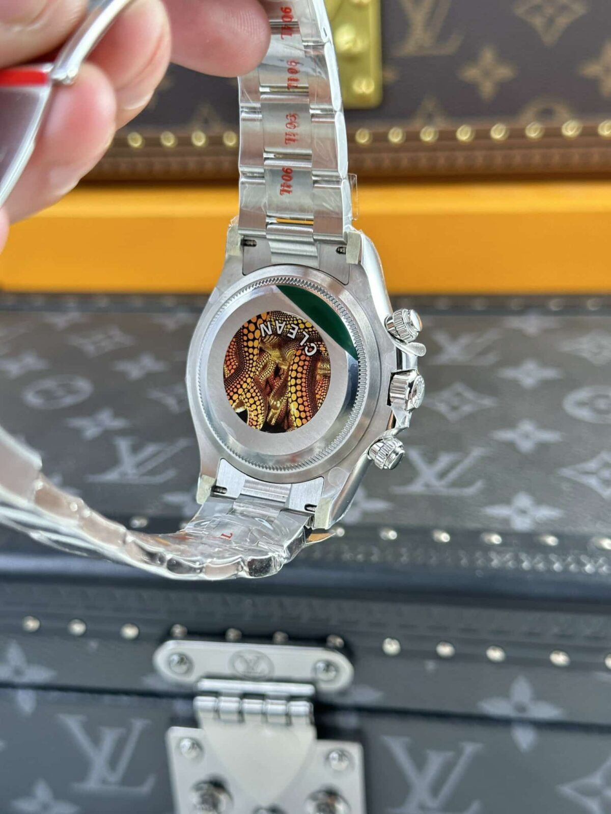 Replica Rolex Daytona "Panda" 40 mm White Dial 126500LN - Best shop to buy a Fake Rolex