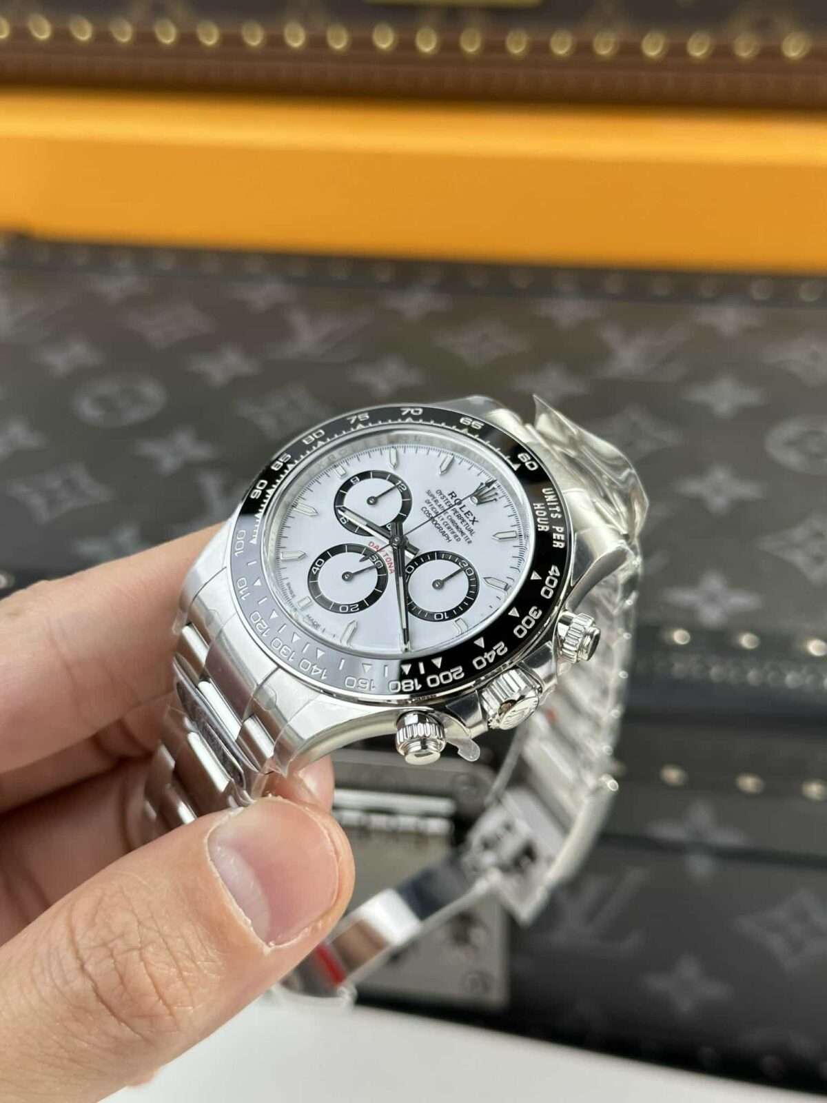 Replica Rolex Daytona "Panda" 40 mm White Dial 126500LN - Best shop to buy a Fake Rolex