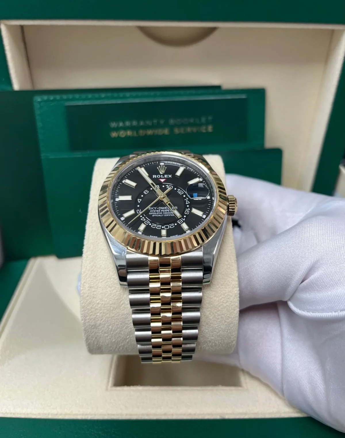 Replica Rolex Sky-Dweller 42 mm Bright black Dial 336933 - Best shop to buy a Fake Rolex