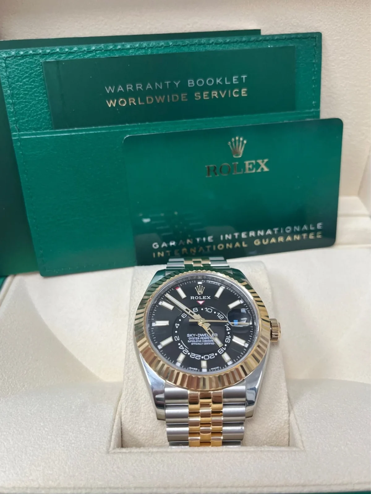 Replica Rolex Sky-Dweller 42 mm Bright black Dial 336933 - Best shop to buy a Fake Rolex