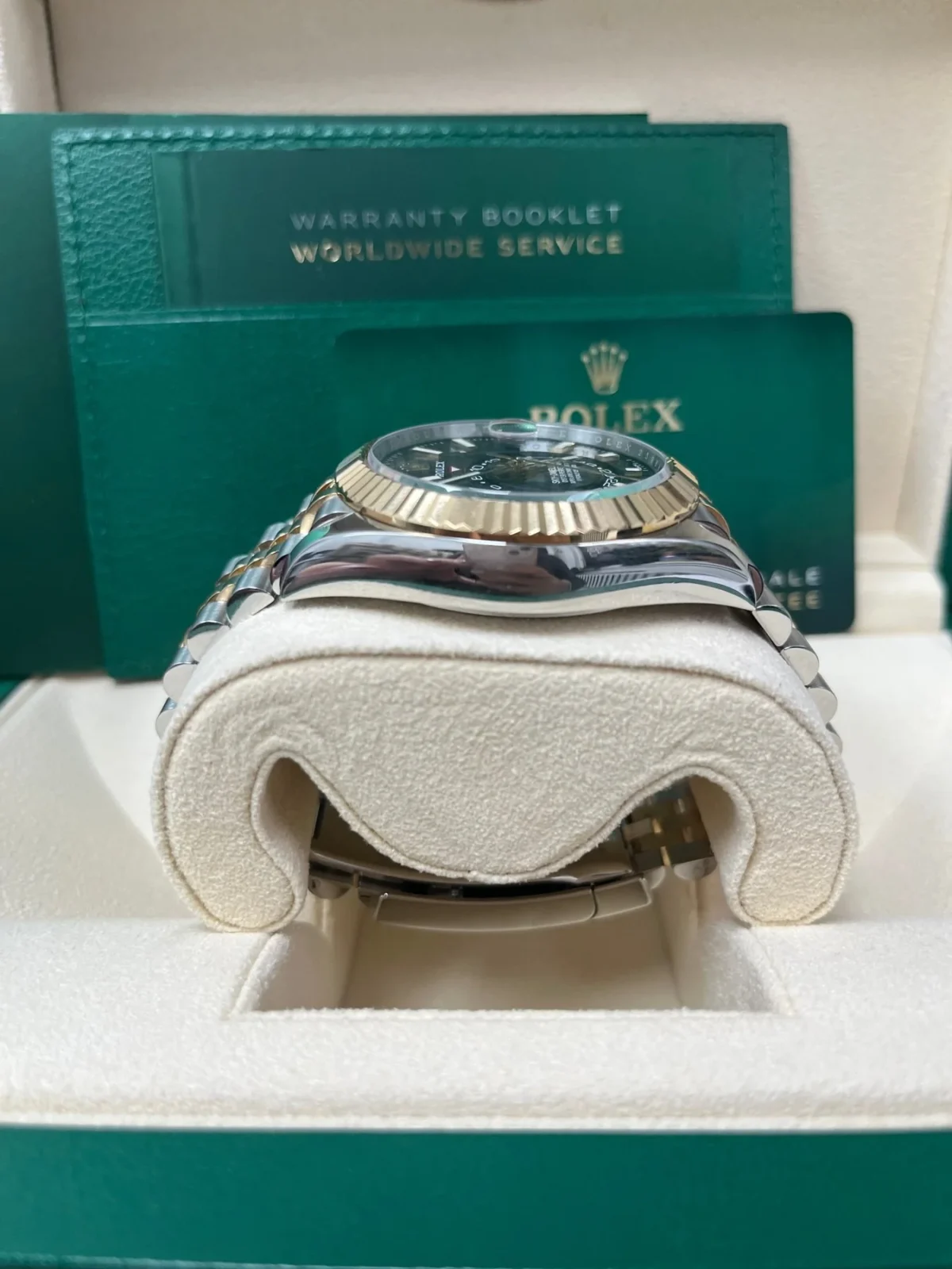 Replica Rolex Sky-Dweller 42 mm Bright black Dial 336933 - Best shop to buy a Fake Rolex