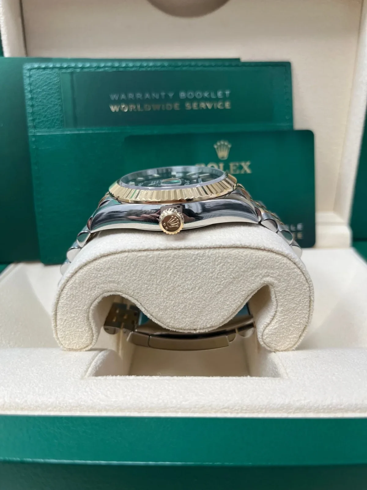 Replica Rolex Sky-Dweller 42 mm Bright black Dial 336933 - Best shop to buy a Fake Rolex