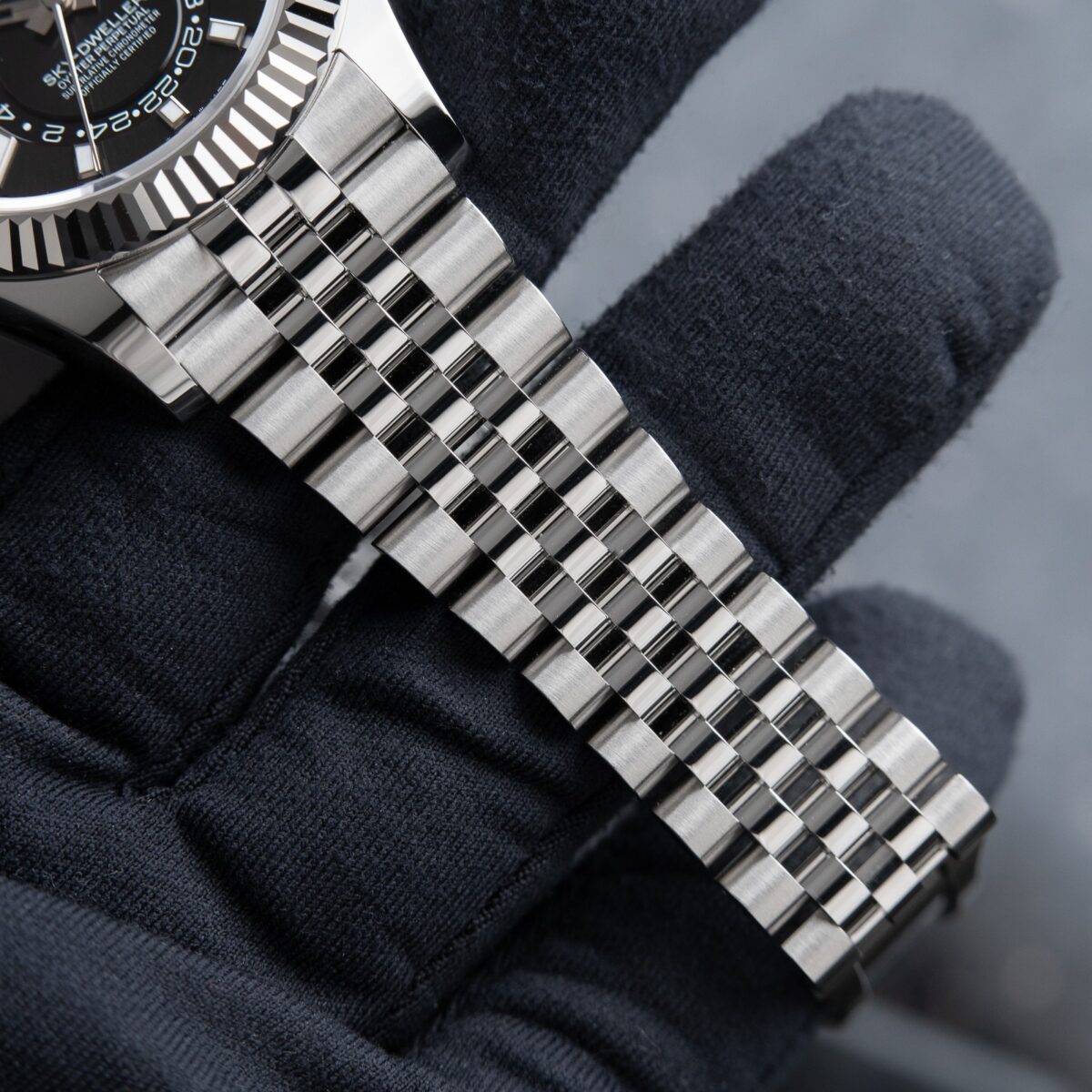 Replica Rolex Sky-Dweller 42 mm Bright black Dial 336934 Jubilee - Best shop to buy a Fake Rolex