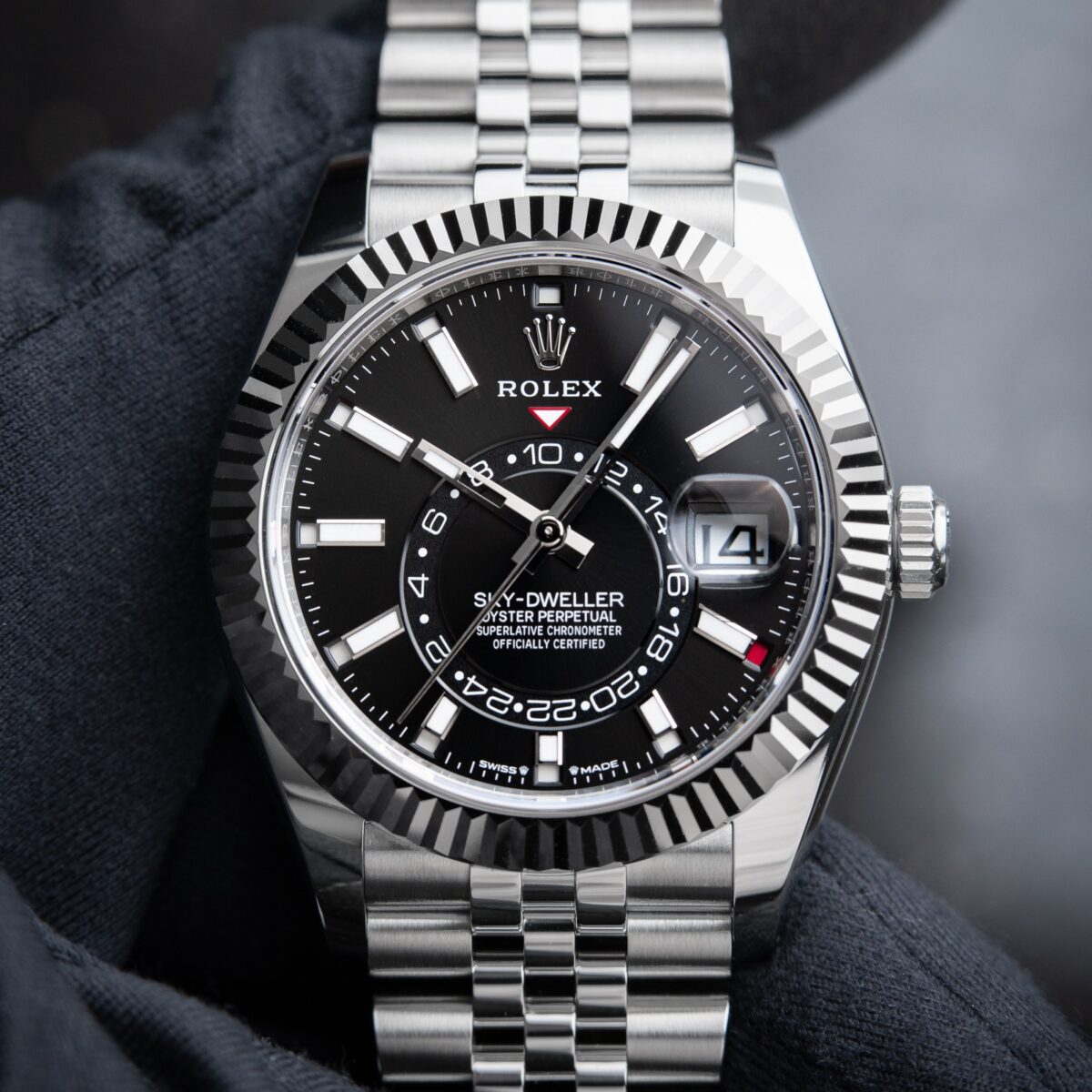 Replica Rolex Sky-Dweller 42 mm Bright black Dial 336934 Jubilee - Best shop to buy a Fake Rolex