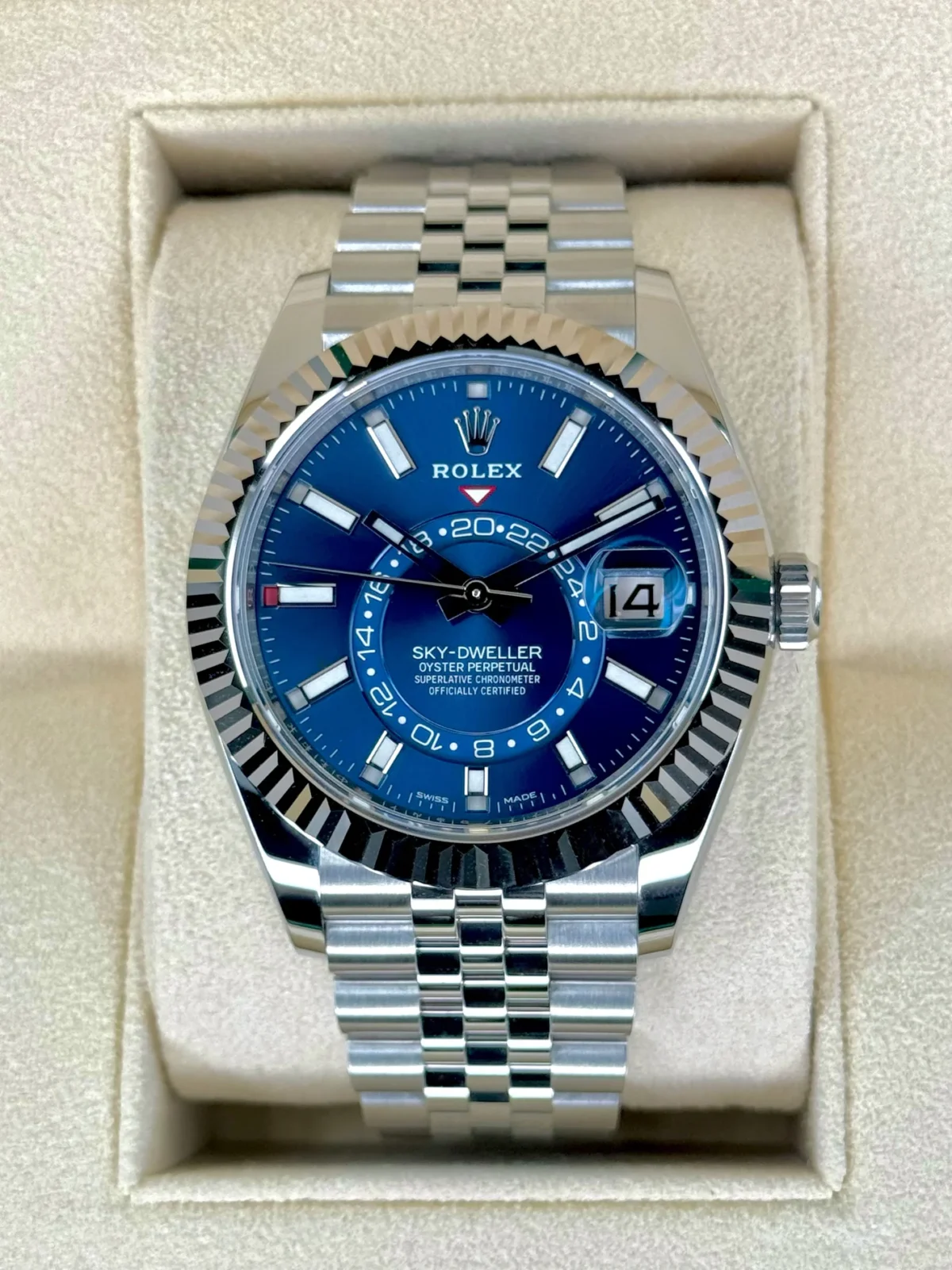 Replica Rolex Sky-Dweller 42 mm Bright blue Dial 336934 Jubilee - Best shop to buy a Fake Rolex