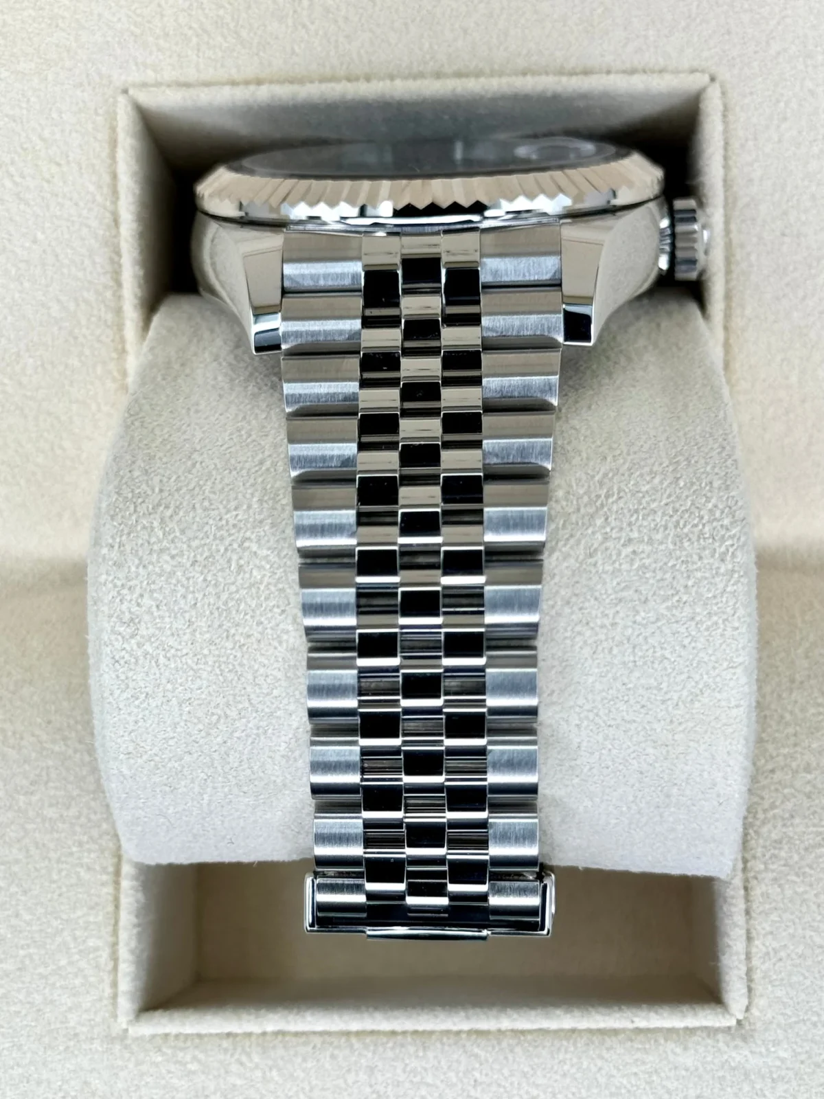 Replica Rolex Sky-Dweller 42 mm Bright blue Dial 336934 Jubilee - Best shop to buy a Fake Rolex