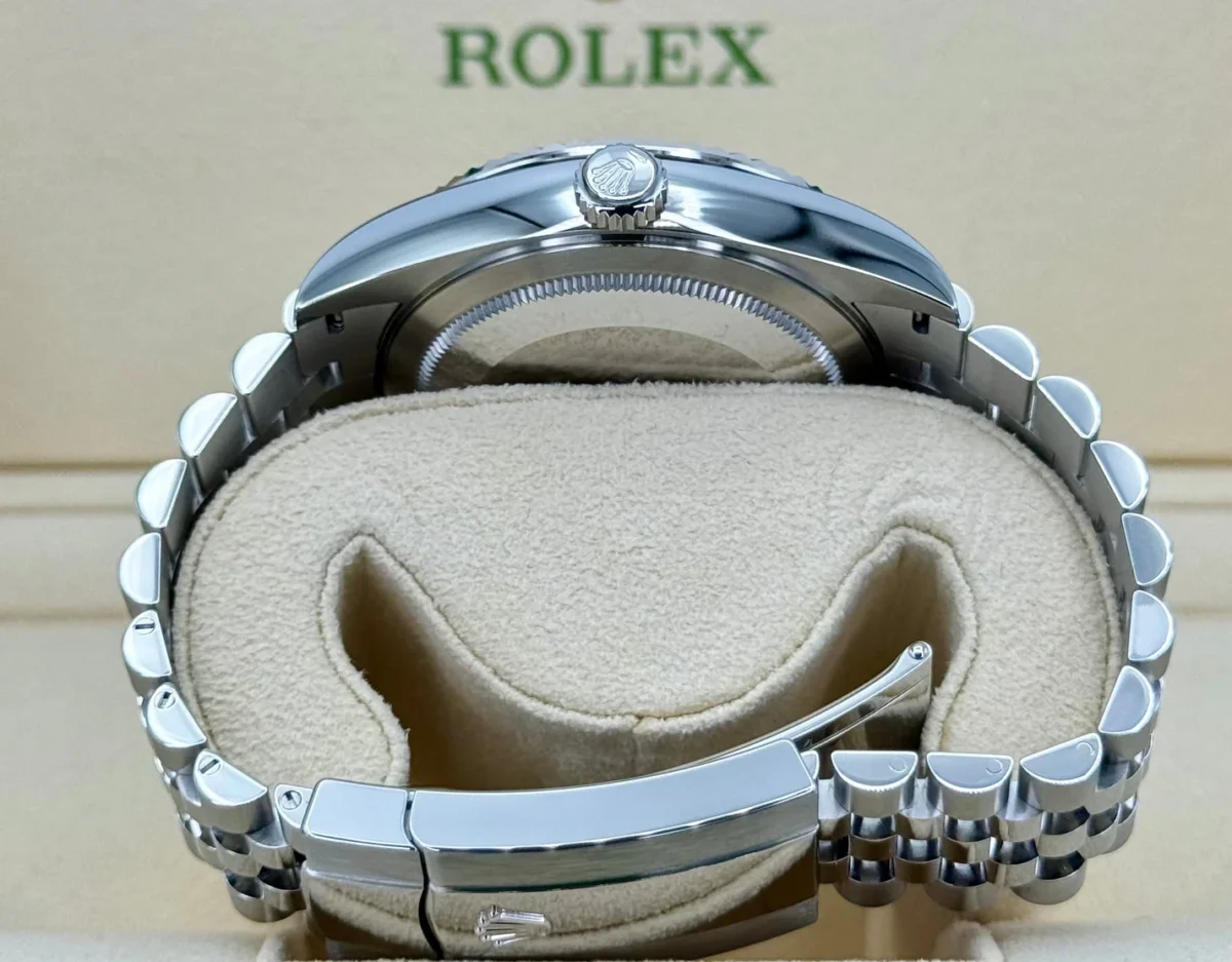 Replica Rolex Sky-Dweller 42 mm Bright blue Dial 336934 Jubilee - Best shop to buy a Fake Rolex