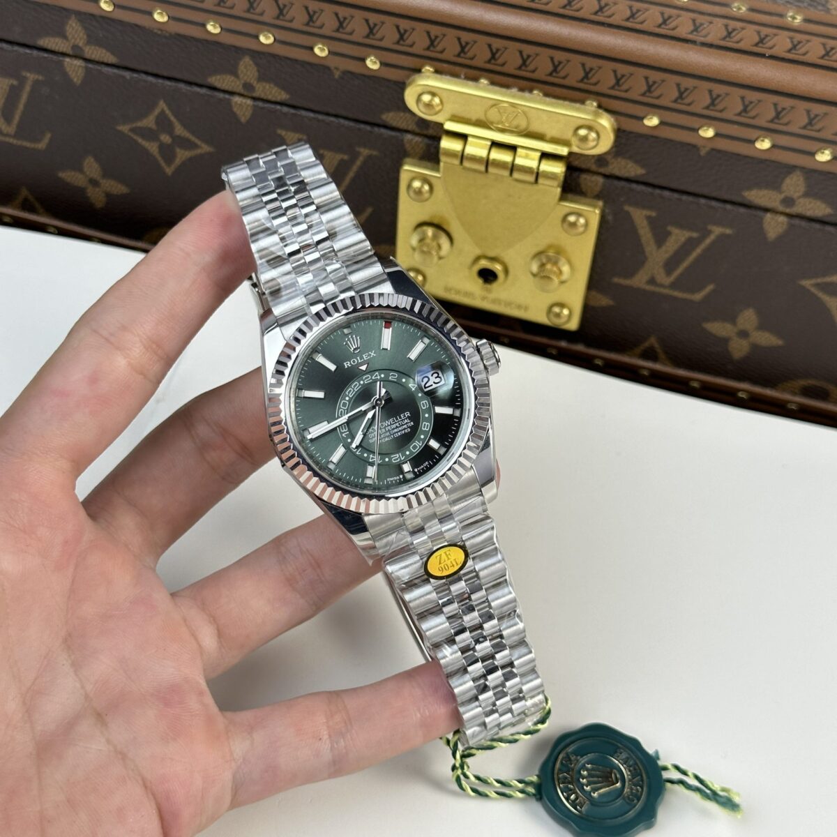Replica Rolex Sky-Dweller 42 mm Mint green Dial 336934 Jubilee - Best shop to buy a Fake Rolex