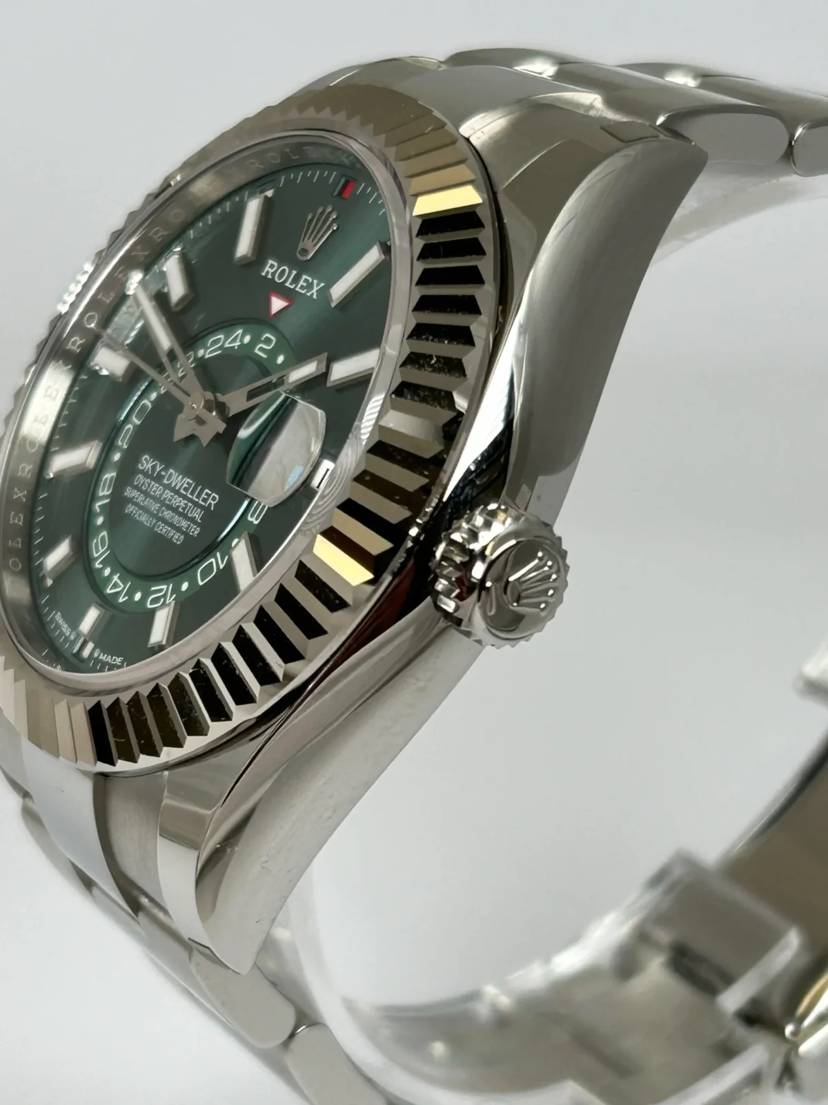 Replica Rolex Sky-Dweller 42 mm Mint green Dial 336934 Oyster - Best shop to buy a Fake Rolex