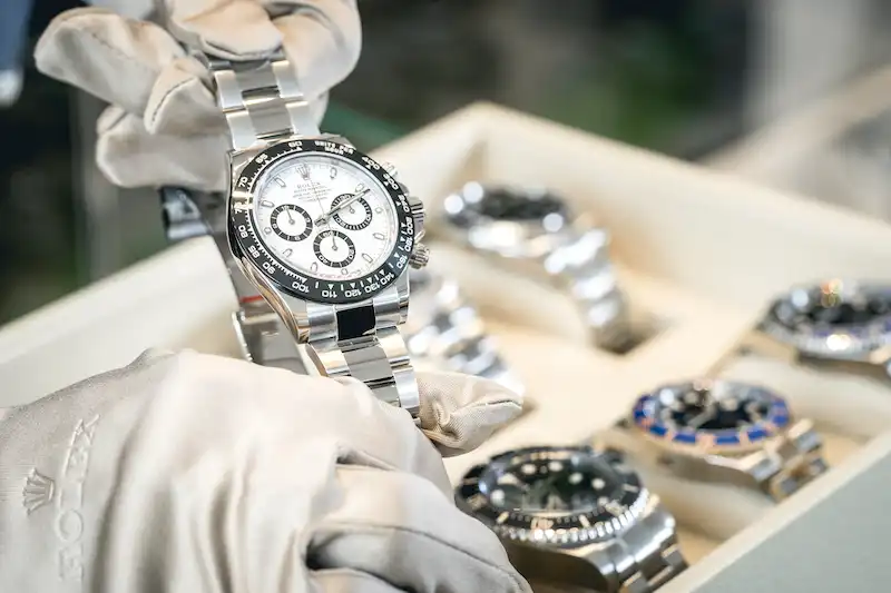 Replica Rolex vs Real: How to Spot a Fake Rolex 3