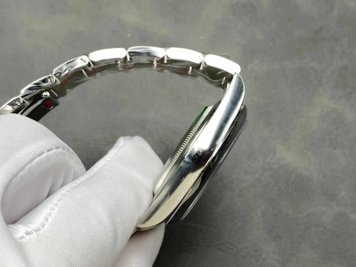 Replica Rolex Oyster Perpetual m124300-0005 41mm - Image 10