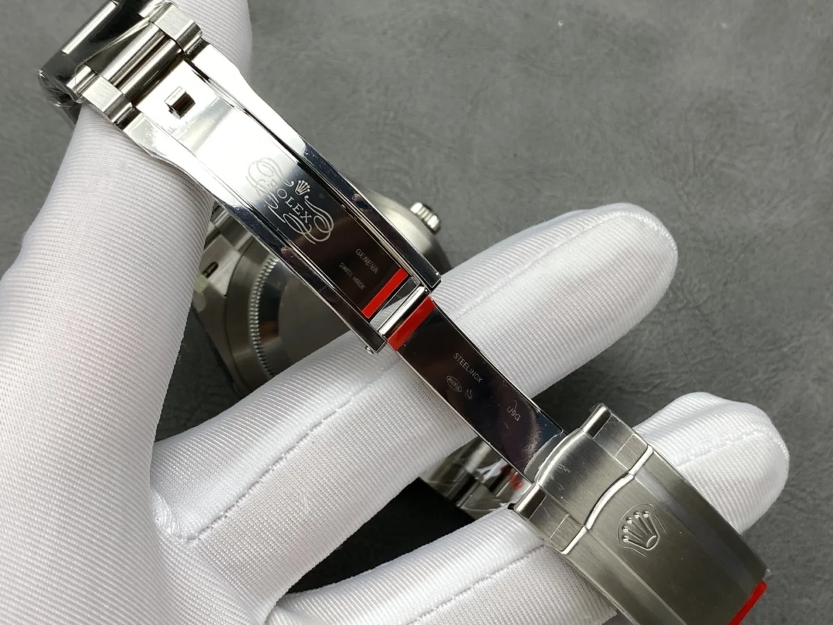Replica Rolex Oyster Perpetual m124300-0005 41mm - Image 4