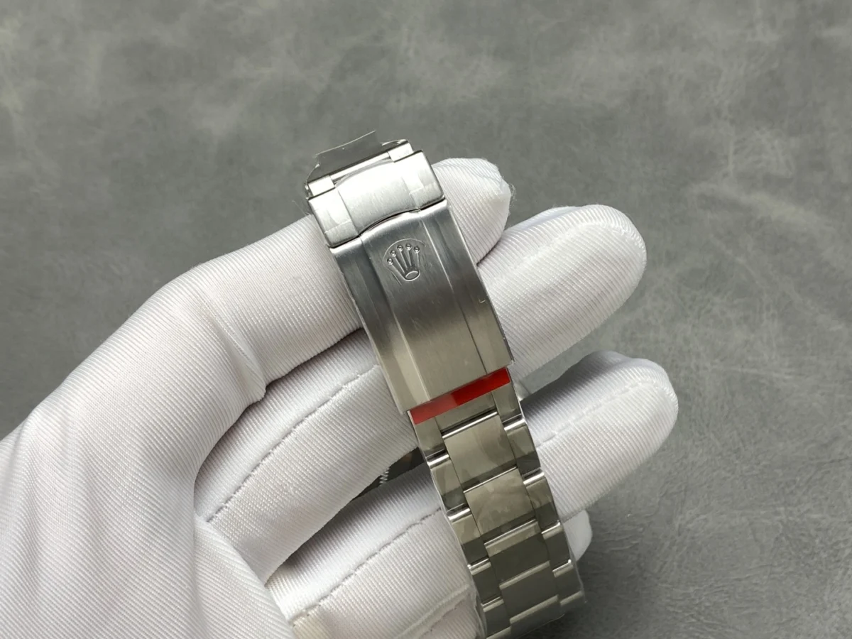 Replica Rolex Oyster Perpetual m124300-0005 41mm - Image 3