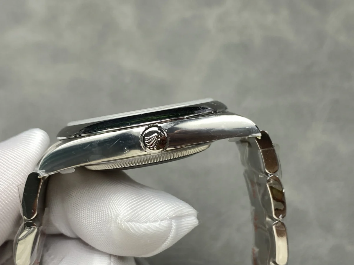 Replica Rolex Oyster Perpetual m124300-0005 41mm